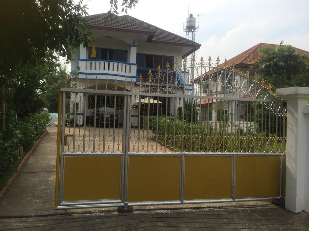 Отель Hom Baan Чиангмай Экстерьер фото